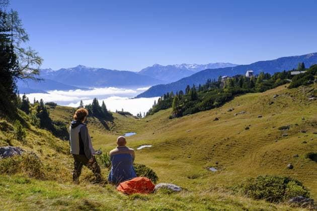 Wanderer, Bergsteiger am Rofan, auf dem Adlerweg, E4, Weg zum Krahnsattel, Rofangebirge, Achensee, Tirol, Österreich Hikers, mountaineers on Rofan, on the Eagle Trail, E4, trail to Krahnsattel, Rofan Mountains, Achensee, Tyrol, Austria Copyright: imageBROKER FotografiexLisax+xWi ibxdwb18267925.jpg ,model released, Symbolfoto ,property released