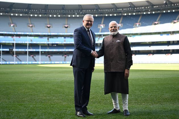 NARENDRA MODI AUSTRALIA VISIT, Australian Prime Minister Anthony Albanese (left) and Indian Prime Minister Narendra Modi pose for a photo during a visit to the Melbourne Cricket Ground in Melbourne, Friday, July 10, 2026. ( NO ARCHIVING MELBOURNE VICTORIA AUSTRALIA  Copyright: xJOELxCARRETTx 20260710123896308180