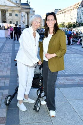 Classic Open Air - Berlin Ulrike Frank mit Schwiegermutter Rita Feldmeier beim Classic Open Air auf dem Gendarmenmarkt in Berlin am 09.07.2026 *** Classic Open Air Berlin: Ulrike Frank with her mother-in-law, Rita Feldmeier, at the Classic Open Air on the Gendarmenmarkt in Berlin on July 9, 2026 Copyright: xEventpressxBerndtx
