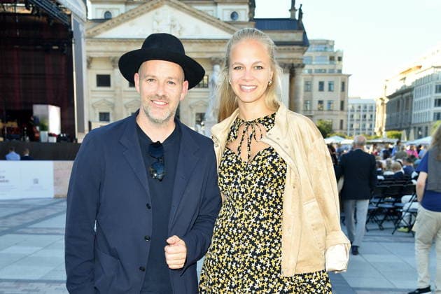 Classic Open Air - Berlin Ben Blümel mit Partnerin Antonia Oelmann beim Classic Open Air auf dem Gendarmenmarkt in Berlin am 09.07.2026 *** Classic Open Air Berlin: Ben Blümel with his partner Antonia Oelmann at the Classic Open Air on the Gendarmenmarkt in Berlin on July 9, 2026 Copyright: xEventpressxBerndtx