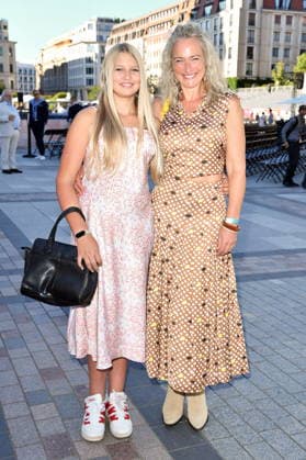 Classic Open Air - Berlin Eva Mona Rodekirchen mit Tochter Martha beim Classic Open Air auf dem Gendarmenmarkt in Berlin am 09.07.2026 *** Classic Open Air Berlin: Eva Mona Rodekirchen with her daughter Martha at the Classic Open Air on the Gendarmenmarkt in Berlin on July 9, 2026 Copyright: xEventpressxBerndtx