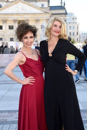 Anastasia Zampounidis mit Gast bei der Eröffnung vom Classic Open Air 2026 mit dem Konzerthausorchester unter der Leitung von Joana Mallwitz und mit Star-Pianist Hayato Sumino auf dem Gendarmenmarkt. Berlin, 09.07.2026 *** Anastasia Zampounidis, with a special guest, at the opening of the Classic Open Air 2026 with the Konzerthaus Orchestra, conducted by Joana Mallwitz, and featuring star pianist Hayato Sumino at the Gendarmenmarkt in Berlin, July 9, 2026 Foto:xN.xKubelkax xFuturexImagex classic_6711