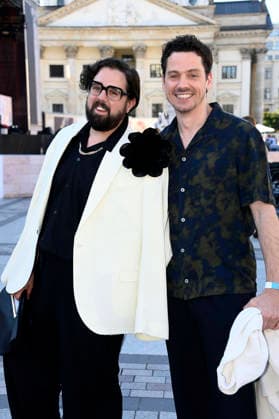 Steven Preisner und Anthony Paul bei der Eröffnung vom Classic Open Air 2026 mit dem Konzerthausorchester unter der Leitung von Joana Mallwitz und mit Star-Pianist Hayato Sumino auf dem Gendarmenmarkt. Berlin, 09.07.2026 *** Steven Preisner and Anthony Paul at the opening of the Classic Open Air 2026 with the Konzerthaus Orchestra, conducted by Joana Mallwitz and featuring star pianist Hayato Sumino, at the Gendarmenmarkt in Berlin, July 9, 2026 Foto:xN.xKubelkax xFuturexImagex classic_6714