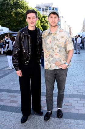 Mike Leon Lichtenberg und Sebastiano Schweitzer bei der Eröffnung vom Classic Open Air 2026 mit dem Konzerthausorchester unter der Leitung von Joana Mallwitz und mit Star-Pianist Hayato Sumino auf dem Gendarmenmarkt. Berlin, 09.07.2026 *** Mike Leon Lichtenberg and Sebastiano Schweitzer at the opening of the Classic Open Air 2026 with the Konzerthaus Orchestra, conducted by Joana Mallwitz and featuring star pianist Hayato Sumino, at the Gendarmenmarkt in Berlin, July 9, 2026 Foto:xN.xKubelkax xFuturexImagex classic_6737
