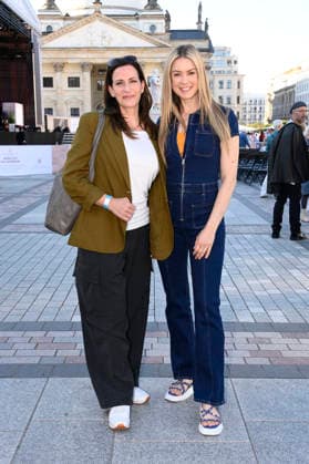 Ulrike Frank und Nina Ensmann bei der Eröffnung vom Classic Open Air 2026 mit dem Konzerthausorchester unter der Leitung von Joana Mallwitz und mit Star-Pianist Hayato Sumino auf dem Gendarmenmarkt. Berlin, 09.07.2026 *** Ulrike Frank and Nina Ensmann at the opening of the Classic Open Air 2026 with the Konzerthaus Orchestra, conducted by Joana Mallwitz and featuring star pianist Hayato Sumino, at the Gendarmenmarkt in Berlin, July 9, 2026 Foto:xN.xKubelkax xFuturexImagex classic_6726