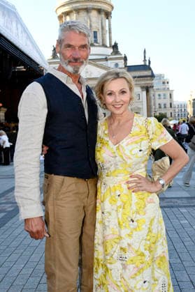 Dana Golombek mit Partner Ralph Barthelt bei der Eröffnung vom Classic Open Air 2026 mit dem Konzerthausorchester unter der Leitung von Joana Mallwitz und mit Star-Pianist Hayato Sumino auf dem Gendarmenmarkt. Berlin, 09.07.2026 *** Dana Golombek with her partner Ralph Barthelt at the opening of the Classic Open Air 2026 with the Konzerthaus Orchestra, conducted by Joana Mallwitz and featuring star pianist Hayato Sumino, at the Gendarmenmarkt in Berlin, July 9, 2026 Foto:xN.xKubelkax xFuturexImagex classic_6753