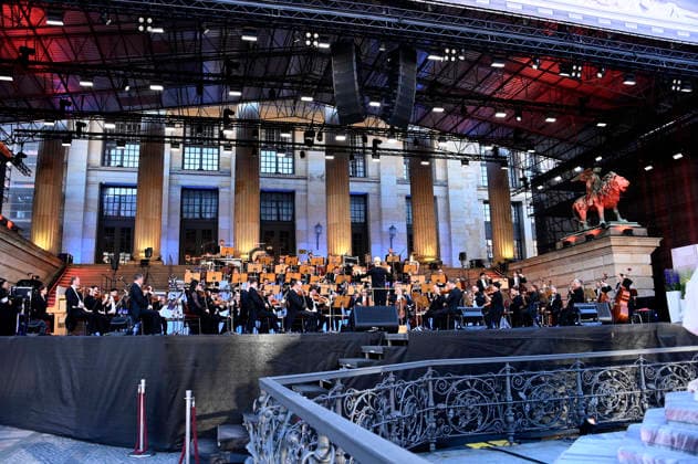 Eröffnung vom Classic Open Air 2026 mit dem Konzerthausorchester unter der Leitung von Joana Mallwitz und mit Star-Pianist Hayato Sumino auf dem Gendarmenmarkt. Berlin, 09.07.2026 *** Opening of the Classic Open Air 2026 featuring the Konzerthaus Orchestra, conducted by Joana Mallwitz, and star pianist Hayato Sumino at the Gendarmenmarkt in Berlin, July 9, 2026 Foto:xN.xKubelkax xFuturexImagex classic_6760