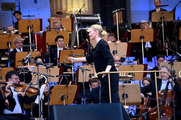 Eröffnung vom Classic Open Air 2026 mit dem Konzerthausorchester unter der Leitung von Joana Mallwitz und mit Star-Pianist Hayato Sumino auf dem Gendarmenmarkt. Berlin, 09.07.2026 *** Opening of the Classic Open Air 2026 featuring the Konzerthaus Orchestra, conducted by Joana Mallwitz, and star pianist Hayato Sumino at the Gendarmenmarkt in Berlin, July 9, 2026 Foto:xN.xKubelkax xFuturexImagex classic_6763
