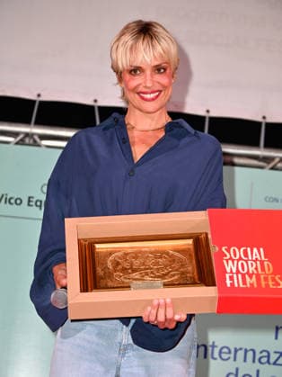 Micaela Ramazzotti receives the Lifetime Achievement Award at the 2026 Social Film Festival - 09 Jul 2026 Micaela Ramazzotti receives the Lifetime Achievement Award during the 2026 Social Film Festival. Vico Equense Italy Copyright: xAntoninoxD Espositox xSOPAxImagesx DSC_5143