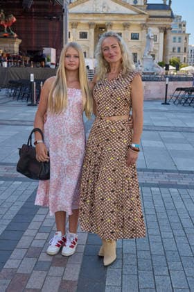 Eva Mona Rodekirchen mit Tochter Martha - Eroeffnung des Classic Open Air auf dem Gendarmenmarkt in Berlin am 09.07.2026. Classic Open Air 2026 *** Eva Mona Rodekirchen with her daughter Martha Opening of the Classic Open Air at the Gendarmenmarkt in Berlin on July 9, 2026 Classic Open Air 2026