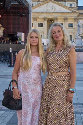 Eva Mona Rodekirchen mit Tochter Martha - Eroeffnung des Classic Open Air auf dem Gendarmenmarkt in Berlin am 09.07.2026. Classic Open Air 2026 *** Eva Mona Rodekirchen with her daughter Martha Opening of the Classic Open Air at the Gendarmenmarkt in Berlin on July 9, 2026 Classic Open Air 2026