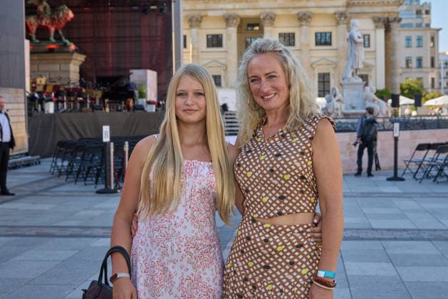 Eva Mona Rodekirchen mit Tochter Martha - Eroeffnung des Classic Open Air auf dem Gendarmenmarkt in Berlin am 09.07.2026. Classic Open Air 2026 *** Eva Mona Rodekirchen with her daughter Martha Opening of the Classic Open Air at the Gendarmenmarkt in Berlin on July 9, 2026 Classic Open Air 2026