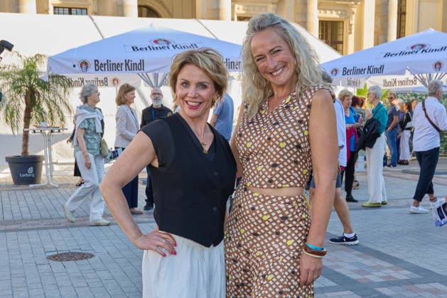 Gisa Zach und Eva Mona Rodekirchen - Eroeffnung des Classic Open Air auf dem Gendarmenmarkt in Berlin am 09.07.2026. Classic Open Air 2026 *** Gisa Zach and Eva Mona Rodekirchen Opening of the Classic Open Air at the Gendarmenmarkt in Berlin on July 9, 2026 Classic Open Air 2026
