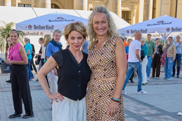 Gisa Zach und Eva Mona Rodekirchen - Eroeffnung des Classic Open Air auf dem Gendarmenmarkt in Berlin am 09.07.2026. Classic Open Air 2026 *** Gisa Zach and Eva Mona Rodekirchen Opening of the Classic Open Air at the Gendarmenmarkt in Berlin on July 9, 2026 Classic Open Air 2026