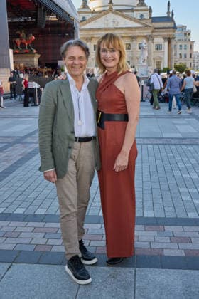 Wolfgang Bahro mit Ehefrau Barbara - Eroeffnung des Classic Open Air auf dem Gendarmenmarkt in Berlin am 09.07.2026. Classic Open Air 2026 *** Wolfgang Bahro with his wife Barbara at the opening of the Classic Open Air at the Gendarmenmarkt in Berlin on July 9, 2026 Classic Open Air 2026