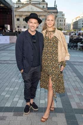 ABB CLASSIC- Malte Katenbrink Begleitung Frau zu Gast bei der Eroeffnung des Classic Open Air 2026 am Gendarmenmarkt in Berlin am 09.07.2026 Berlin Deutschland *** ABB CLASSIC Malte Katenbrink and his guest at the opening of the Classic Open Air 2026 at the Gendarmenmarkt in Berlin on July 9, 2026, Berlin, Germany