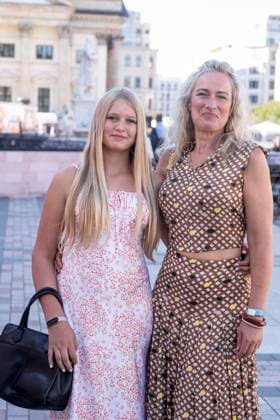 ABB CLASSIC- Eva Mona Rodekirchen mit Tochter Martha zu Gast bei der Eroeffnung des Classic Open Air 2026 am Gendarmenmarkt in Berlin am 09.07.2026 Berlin Deutschland *** ABB CLASSIC s Eva Mona Rodekirchen and her daughter Martha attended the opening of the Classic Open Air 2026 at the Gendarmenmarkt in Berlin on July 9, 2026, Berlin, Germany