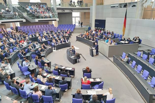 Berlin, Deutschland, 10.07.2026: Deutscher Bundestag: 90. Bundestagssitzung: Blick ins Plenum zu Beginn der Sitzung *** Berlin, Germany, July 10, 2026 German Bundestag 90th Session of the Bundestag A view of the plenary chamber at the start of the session Copyright: xdtsxNachrichtenagenturx dts_126893