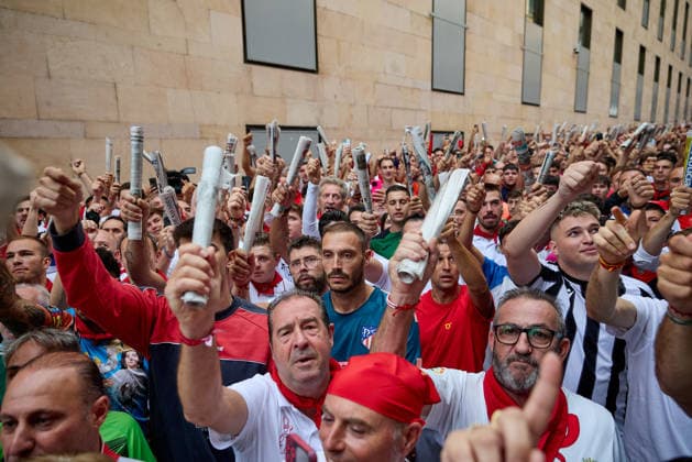 San Fermin Festival in Spain PAMPLONA, SPAIN - JULY 10: Participants gather to take part in traditional rituals ahead of the fourth encierro, or bull run, of the world-renowned San Fermin Festival in Pamplona, Spain on July 10, 2026. Dressed in the festival’s traditional white clothing and red scarves, participants seek the protection of San Fermin before running along the 875-meter route through the city center. Ruben Albarran Anadolu Pamplona Spain. Editorial use only. Please get in touch for any other usage.  Copyright: x2026xAnadoluxRubenxAlbarranx