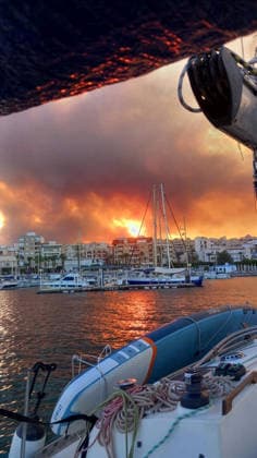 The wildfire in Los Gallardos as seen from the Port of Garrucha, Almería The wildfire in Los Gallardos as seen from the Port of Garrucha, on July 10, 2026, in Garrucha, Almería, Andalusia, Spain. The wildfire that broke out this Thursday, July 9, in the Almería town of Los Gallardos has left eleven dead and eight injured, four of them seriously, according to the latest update, which notes that efforts are ongoing to determine whether there may be more victims. July 10, 2026 Europa Press July 10, 2026 Garrucha, Almería, Andalusia Garrucha, Almería, Andalusia, Spain  Copyright: xEuropaxPressx 7656901
