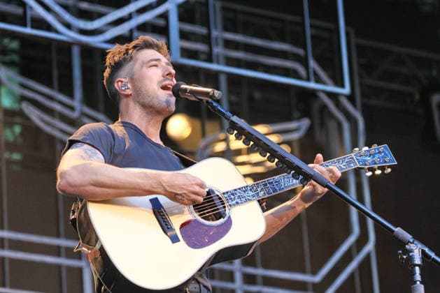 09.07.2026, Mumford & Sons Saenger, Sänger Marcus Mumford, im Konzert live in der Waldbühne, Berlin, Musik, Berlin *** July 9, 2026, Mumford & Sons singer Marcus Mumford, live in concert at the Waldbühne, Berlin, music, Berlin