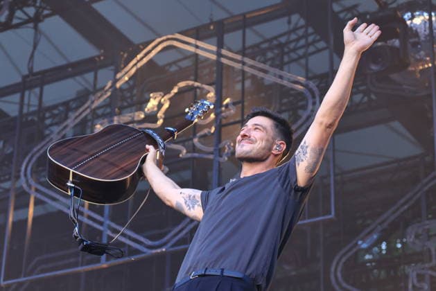 09.07.2026, Mumford & Sons Saenger, Sänger Marcus Mumford, im Konzert live in der Waldbühne, Berlin, Musik, Berlin *** July 9, 2026, Mumford & Sons singer Marcus Mumford, live in concert at the Waldbühne, Berlin, music, Berlin