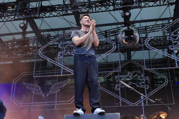 09.07.2026, Mumford & Sons Saenger, Sänger Marcus Mumford, im Konzert live in der Waldbühne, Berlin, Musik, Berlin *** July 9, 2026, Mumford & Sons singer Marcus Mumford, live in concert at the Waldbühne, Berlin, music, Berlin