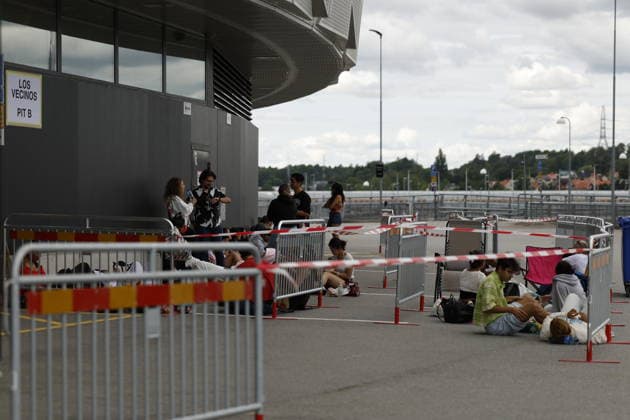 STOCKHOLM, SVERIGE 20260710 Fans köar utanför Strawberry arena inför Bad Bunnys första konsert i Stockholm under fredagen. STOCKHOLM SVERIGE x12190x *** STOCKHOLM, SWEDEN 20260710 Fans line up outside the Strawberry Arena ahead of Bad Bunny s first concert in Stockholm on Friday STOCKHOLM SWEDEN x12190x  Copyright: xViktoriaxBank TTx BAD BUNNY KONSERT FANS 2J8YyccuaCo