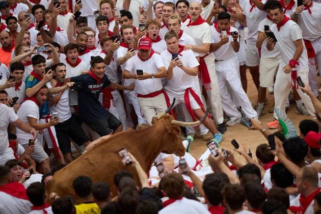 Participants await vaquillas event after fourth San Fermin bull run PAMPLONA, SPAIN JULY 10, 2026: Participants wait by the bullpens gate for the release of a heifer during the vaquillas event following the fourth running of the bulls of the San Fermin festival in Pamplona, northern Spain, on July 10, 2026. Pamplona Spain Copyright: x xUnaixBeroizx xJNAxPressx