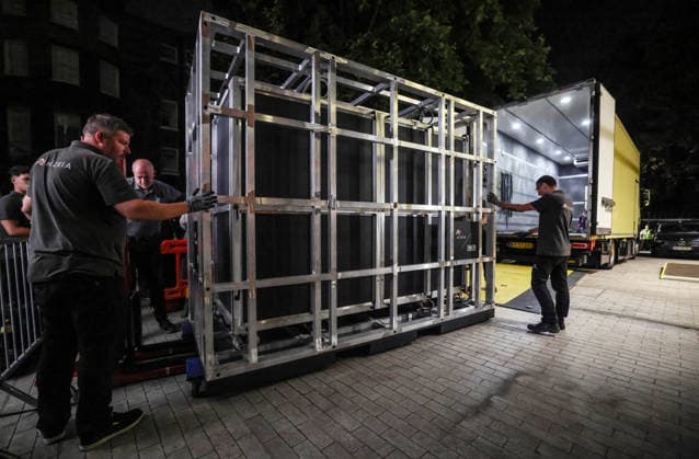 The Bayeux tapestry in UK The Bayeux tapestry enclosed in an especially designed protective case and frame is unloaded from a lorry at the British museum after its journey from the city of Bayeux in Normandy. This is the first time the ancient tapestry has travelled abroad and will be displayed at the British museum in September Photograph by Richard Pohle  Copyright: xRichardxPohlex NINTCHDBPICT001094351216