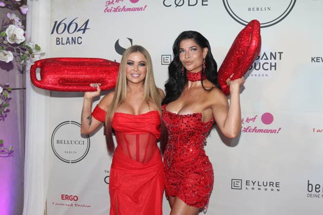 Carmen Electra und Micaela Schäfer bei der exklusiven La Grande Bellezza Sommerparty im Restaurant Bellucci. Berlin, 09.07.2026 *** Carmen Electra and Micaela Schäfer at the exclusive La Grande Bellezza summer party at Restaurant Bellucci in Berlin, July 9, 2026 Copyright: xAgenturxMatthiasxWehnertx xM.xGränzdörferx