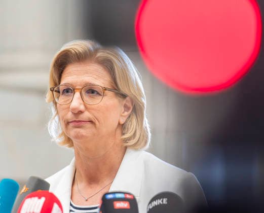 Anke Rehlinger EUR, Deutschland, Berlin, 10.07.2026: 1067. Sitzung des Bundesrat. Ablehnung zur GVK. Anke Rehlinger (SPD) Ministerpräsidentin des Saarland die Reform der GVK vertagen und nicht zustimmen *** Anke Rehlinger, EUR, Germany, Berlin, July 10, 2026, 1067th Session of the Bundesrat: Rejection of the GVK. Anke Rehlinger, SPD, Minister-President of Saarland: Postpone the GVK reform and do not approve it.