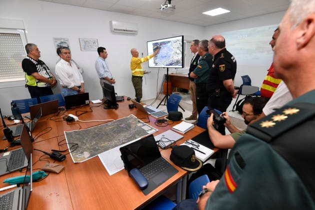 Wildfire in Los Gallardos, Almería: The president of the Regional Government of Andalusia, Juanma Moreno, visits the Forward Command Post on July 10, 2026, in Los Gallardos, Almería, Andalusia, Spain. The wildfire that broke out this Thursday, July 9, in the Almería town of Los Gallardos has left eleven dead and eight injured, four of them seriously, according to the latest update, which notes that efforts are ongoing to determine whether there may be more victims, as 19 people are currently missing. In addition, some 200 personnel from the Military Emergency Unit (UME) have been deployed around the wildfire, which is spreading rapidly. JULY 10, 2026 Javi Carrión July 10, 2026 Los Gallardos, Almería, Andaluci Los Gallardos, Almería, Andalu  Copyright: xJavixCarrionx 7657206
