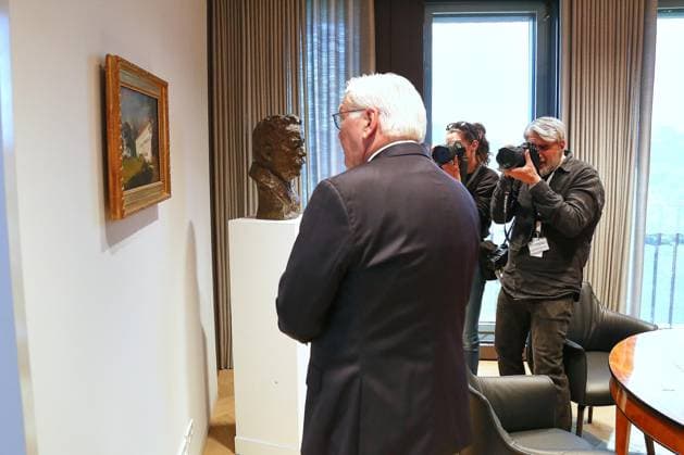 Berlin, Deutschland, 10.07.2026: Spreebogen: Bundespräsident Frank-Walter Steinmeier nimmt Amtsgeschäfte am Spreebogen auf: Erster Tag in seinem neuen Amtszimmer, Journalisten werden herumgeführt *** Berlin, Germany, July 10, 2026, Spreebogen: Federal President Frank Walter Steinmeier Begins Official Duties at the Spreebogen; First Day in His New Office; Journalists Are Given a Tour Copyright: xdtsxNachrichtenagenturx dts_126972