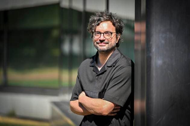 Erste Begegnung mit dem neuen Intendanten des Essener Aalto-Theaters. Julien Chavaz wird ab der Spielzeit 2028 29 Intendant am Essener Aalto-Theater. ** NUR FÜR REDAKTIONELLE ZWECKE ** EDITORIAL USE ONLY **<p>Julien Chavaz steht vor dem Aalto-Theater am Freitag, dem 10 07 2026. Erste Begegnung mit dem neuen Intendanten des Essener Aalto-Theaters. Julien Chavaz wird ab der Spielzeit 2028 29 Intendant am Essener Aalto-Theater. Deutschland NRW Essen Copyright: KerstinxKokoska *** First Meeting with the New Artistic Director of Essen’s Aalto Theater: Julien Chavaz Will Become Artistic Director of Essen’s Aalto Theater Starting in the 2028–29 Season ** FOR EDITORIAL USE ONLY ** EDITORIAL USE ONLY ** p Julien Chavaz stands in front of the Copyright: KerstinxKokoska doc86nl5sxt810bol28b1c ,EDITORIAL USE ONLY