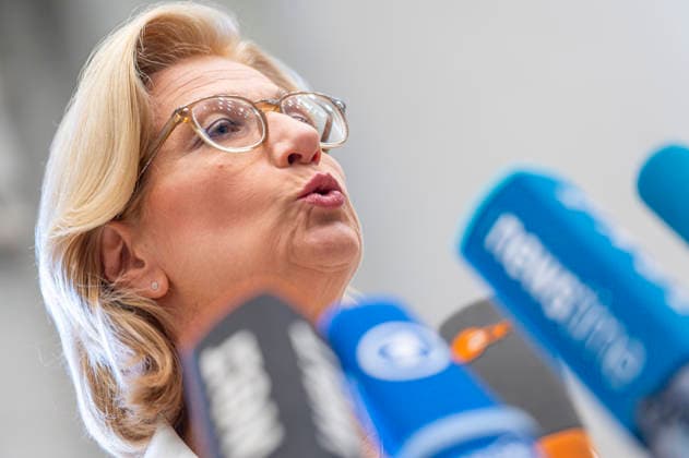 Anke Rehlinger EUR, Deutschland, Berlin, 10.07.2026: 1067. Sitzung des Bundesrat. Ablehnung zur GVK. Anke Rehlinger (SPD) Ministerpräsidentin des Saarland die Reform der GVK vertagen und nicht zustimmen *** Anke Rehlinger, EUR, Germany, Berlin, July 10, 2026, 1067th Session of the Bundesrat: Rejection of the GVK. Anke Rehlinger, SPD, Minister-President of Saarland: Postpone the GVK reform and do not approve it.
