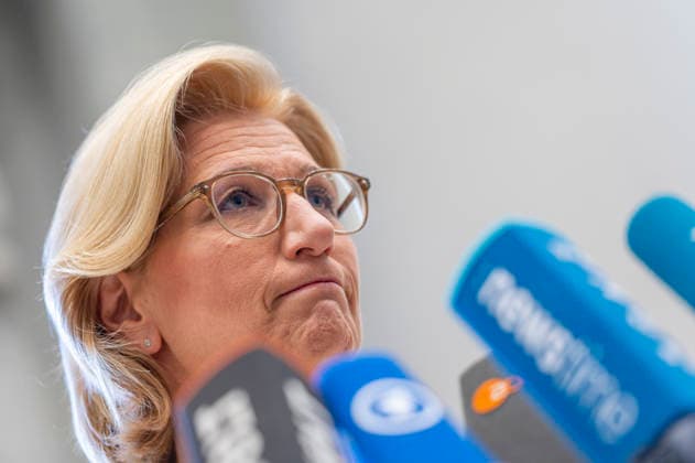 Anke Rehlinger EUR, Deutschland, Berlin, 10.07.2026: 1067. Sitzung des Bundesrat. Ablehnung zur GVK. Anke Rehlinger (SPD) Ministerpräsidentin des Saarland die Reform der GVK vertagen und nicht zustimmen *** Anke Rehlinger, EUR, Germany, Berlin, July 10, 2026, 1067th Session of the Bundesrat: Rejection of the GVK. Anke Rehlinger, SPD, Minister-President of Saarland: Postpone the GVK reform and do not approve it.