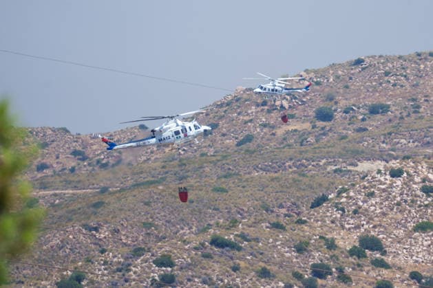 Wildfire in Los Gallardos, Almería: Aerial resources are working to extinguish the wildfire in Los Gallardos, Almería, on July 10, 2026, in Los Gallardos, Almería, Andalusia, Spain. The wildfire that broke out this Thursday, July 9, in the Almería town of Los Gallardos has left eleven dead and eight injured, four of them seriously, according to the latest update, which notes that efforts are ongoing to determine whether there may be more victims, as 19 people are currently missing. In addition, some 200 personnel from the Military Emergency Unit (UME) have been deployed around the wildfire, which is showing an unfavorable trend. JULY 10, 2026 Francisco J Los Gallardos, Almería, Andalusia Los Gallardos, Almería, Andalusia Spain  Copyright: xFranciscoxJ.xOlmox 7657347