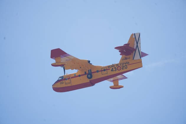 Wildfire in Los Gallardos, Almería: Aerial resources are working to extinguish the wildfire in Los Gallardos, Almería, on July 10, 2026, in Los Gallardos, Almería, Andalusia, Spain. The wildfire that broke out this Thursday, July 9, in the Almería town of Los Gallardos has left eleven dead and eight injured, four of them seriously, according to the latest update, which notes that efforts are ongoing to determine whether there may be more victims, as 19 people are currently missing. In addition, some 200 personnel from the Military Emergency Unit (UME) have been deployed around the wildfire, which is showing an unfavorable trend. JULY 10, 2026 Francisco J Los Gallardos, Almería, Andalusia Los Gallardos, Almería, Andalusia Spain  Copyright: xFranciscoxJ.xOlmox 7657351