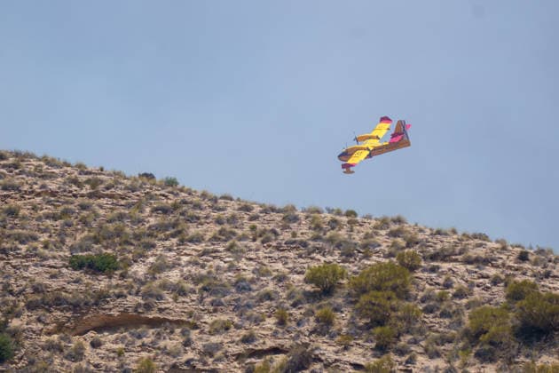 Wildfire in Los Gallardos, Almería: Aerial resources are working to extinguish the wildfire in Los Gallardos, Almería, on July 10, 2026, in Los Gallardos, Almería, Andalusia, Spain. The wildfire that broke out this Thursday, July 9, in the Almería town of Los Gallardos has left eleven dead and eight injured, four of them seriously, according to the latest update, which notes that efforts are ongoing to determine whether there may be more victims, as 19 people are currently missing. In addition, some 200 personnel from the Military Emergency Unit (UME) have been deployed around the wildfire, which is showing an unfavorable trend. JULY 10, 2026 Francisco J Los Gallardos, Almería, Andalusia Los Gallardos, Almería, Andalusia Spain  Copyright: xFranciscoxJ.xOlmox 7657353