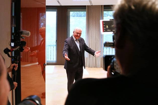 Berlin, Deutschland, 10.07.2026: Spreebogen: Bundespräsident Frank-Walter Steinmeier nimmt Amtsgeschäfte am Spreebogen auf: Erster Tag in seinem neuen Amtszimmer, Journalisten werden herumgeführt *** Berlin, Germany, July 10, 2026, Spreebogen: Federal President Frank Walter Steinmeier begins his official duties at the Spreebogen. On his first day in his new office, journalists are given a tour. Copyright: xdtsxNachrichtenagenturx dts_126982