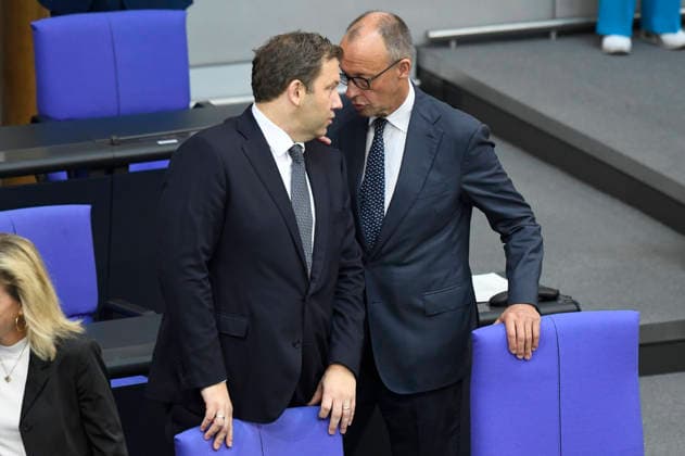Lars Klingbeil und Friedrich Merz in der 90. Sitzung des 21. Deutschen Bundestages im Reichstagsgebäude. Berlin, 10.07.2026 *** Lars Klingbeil and Friedrich Merz at the 90th session of the 21st German Bundestag in the Reichstag building in Berlin, July 10, 2026 Foto:xF.xKernx xFuturexImagex bundestagssitzung90_6727