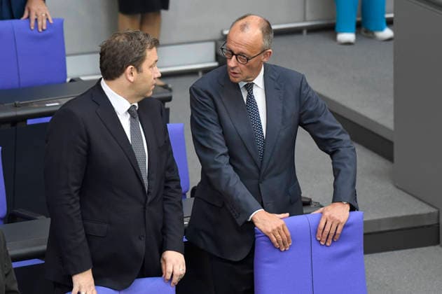 Lars Klingbeil und Friedrich Merz in der 90. Sitzung des 21. Deutschen Bundestages im Reichstagsgebäude. Berlin, 10.07.2026 *** Lars Klingbeil and Friedrich Merz at the 90th session of the 21st German Bundestag in the Reichstag building in Berlin, July 10, 2026 Foto:xF.xKernx xFuturexImagex bundestagssitzung90_6729