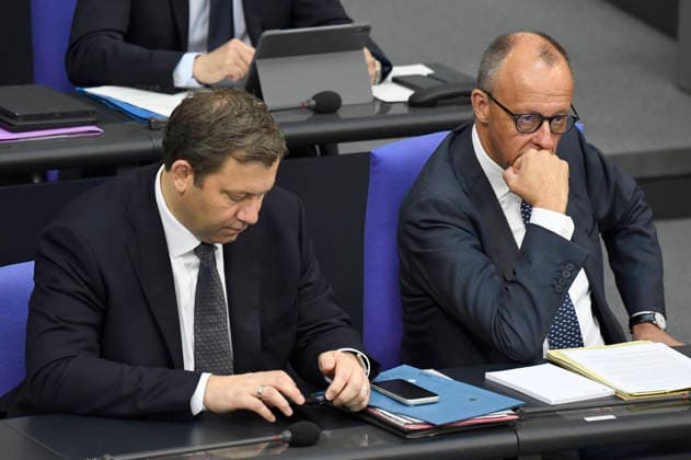 Lars Klingbeil und Friedrich Merz in der 90. Sitzung des 21. Deutschen Bundestages im Reichstagsgebäude. Berlin, 10.07.2026 *** Lars Klingbeil and Friedrich Merz at the 90th session of the 21st German Bundestag in the Reichstag building in Berlin, July 10, 2026 Foto:xF.xKernx xFuturexImagex bundestagssitzung90_6731