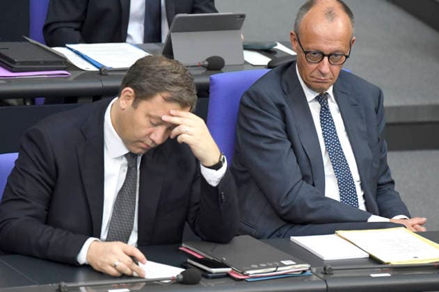 Lars Klingbeil und Friedrich Merz in der 90. Sitzung des 21. Deutschen Bundestages im Reichstagsgebäude. Berlin, 10.07.2026 *** Lars Klingbeil and Friedrich Merz at the 90th session of the 21st German Bundestag in the Reichstag building in Berlin, July 10, 2026 Foto:xF.xKernx xFuturexImagex bundestagssitzung90_6733