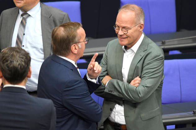 Boris Pistorius und Matthias Miersch in der 90. Sitzung des 21. Deutschen Bundestages im Reichstagsgebäude. Berlin, 10.07.2026 *** Boris Pistorius and Matthias Miersch at the 90th session of the 21st German Bundestag in the Reichstag building in Berlin, July 10, 2026 Foto:xF.xKernx xFuturexImagex bundestagssitzung90_6712