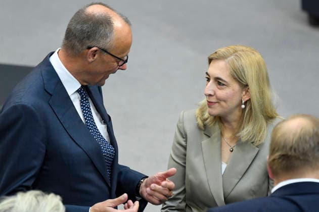 Friedrich Merz und Nina Warken in der 90. Sitzung des 21. Deutschen Bundestages im Reichstagsgebäude. Berlin, 10.07.2026 *** Friedrich Merz and Nina Warken at the 90th session of the 21st German Bundestag in the Reichstag building in Berlin, July 10, 2026 Foto:xF.xKernx xFuturexImagex bundestagssitzung90_6722