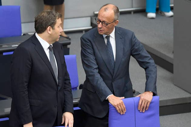 Lars Klingbeil und Friedrich Merz in der 90. Sitzung des 21. Deutschen Bundestages im Reichstagsgebäude. Berlin, 10.07.2026 *** Lars Klingbeil and Friedrich Merz at the 90th session of the 21st German Bundestag in the Reichstag building in Berlin, July 10, 2026 Foto:xF.xKernx xFuturexImagex bundestagssitzung90_6728