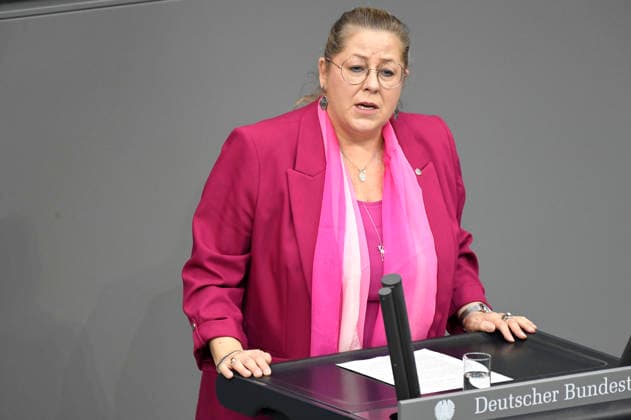 Nicole Hess in der 90. Sitzung des 21. Deutschen Bundestages im Reichstagsgebäude. Berlin, 10.07.2026 *** Nicole Hess at the 90th session of the 21st German Bundestag in the Reichstag building in Berlin, July 10, 2026 Foto:xF.xKernx xFuturexImagex bundestagssitzung90_6752