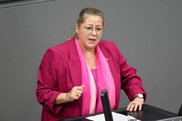 Nicole Hess in der 90. Sitzung des 21. Deutschen Bundestages im Reichstagsgebäude. Berlin, 10.07.2026 *** Nicole Hess at the 90th session of the 21st German Bundestag in the Reichstag building in Berlin, July 10, 2026 Foto:xF.xKernx xFuturexImagex bundestagssitzung90_6753